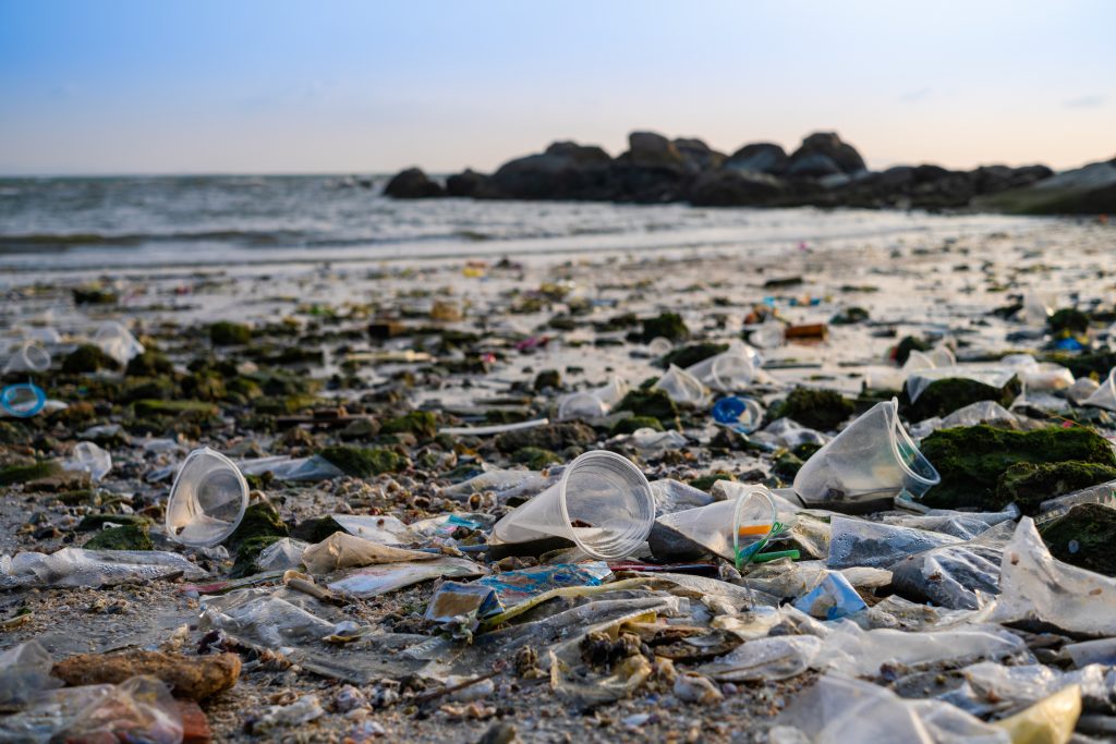 LOW iStock 2029870332 plastic pollution